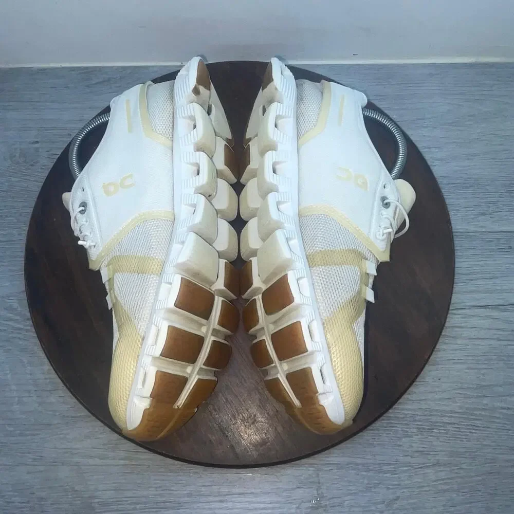 On Cloud 5 Swiss Women’s 9 Undyed White Yellow Sneakers Running Shoes 88.98532